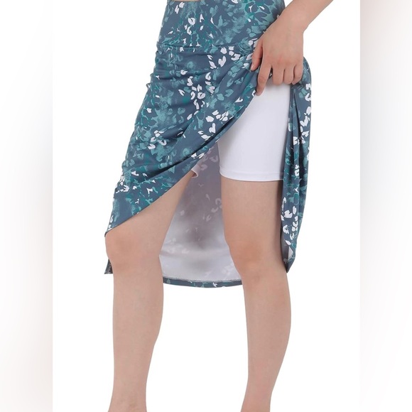 skirt with shorts included athletic fabric perfect for anything, exercising - Picture 3 of 3